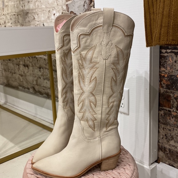 Dolce Vita Shiren Boots - Picture 6 of 8